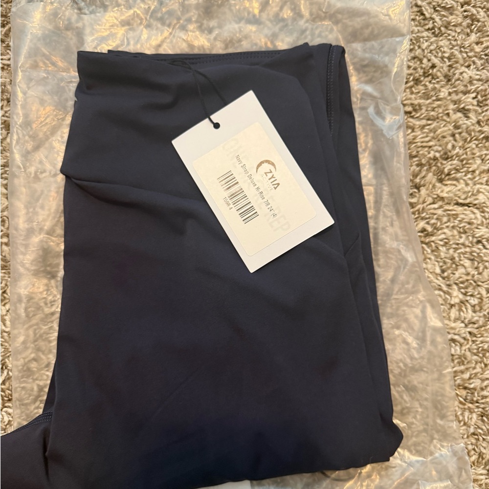 ZYIA Navy Strap Deluxe Hi-Rise Leggings 7/8 Size 4 NWT & Bag - Picture 5 of 7